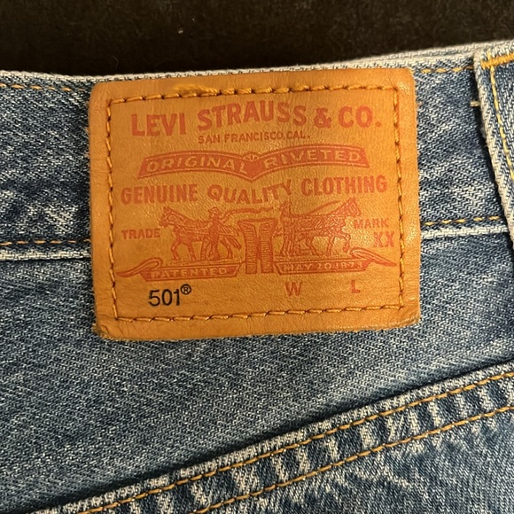 Levi’s 501 Jean shorts - Picture 3 of 8